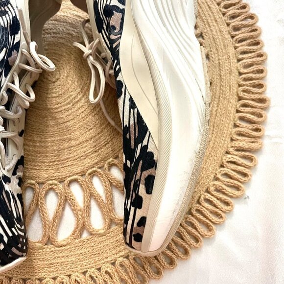 APL Streamline Low Top Running Sneakers Parchment Black Leopard Size 7 - Picture 5 of 14